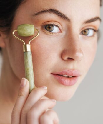Jade Roller & Glow Facial Oil Gift Set